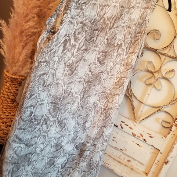 Beautiful tunic style top - Picture 4 of 6